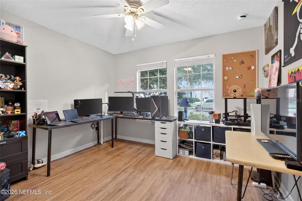 For Sale: $285,000 (3 beds, 2 baths, 1352 Square Feet)
