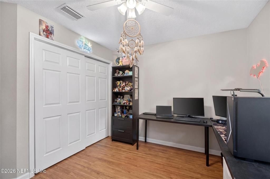 For Sale: $285,000 (3 beds, 2 baths, 1352 Square Feet)