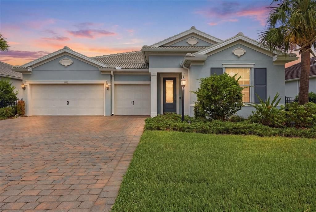 For Sale: $756,000 (4 beds, 3 baths, 2483 Square Feet)