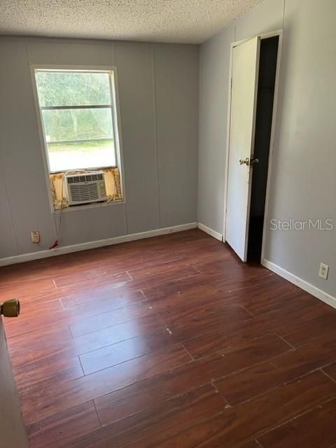 For Rent: $1,300 (3 beds, 2 baths, 1152 Square Feet)