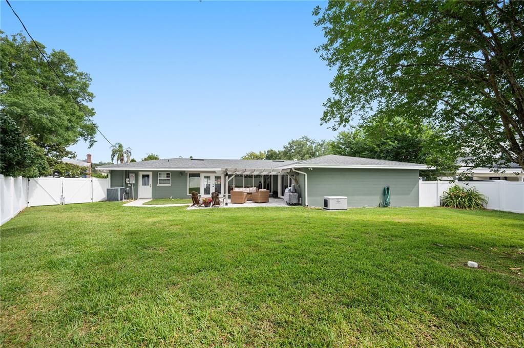 Под контрактом: $720,000 (4 спален, 2 ванн, 3094 Квадратных фут)
