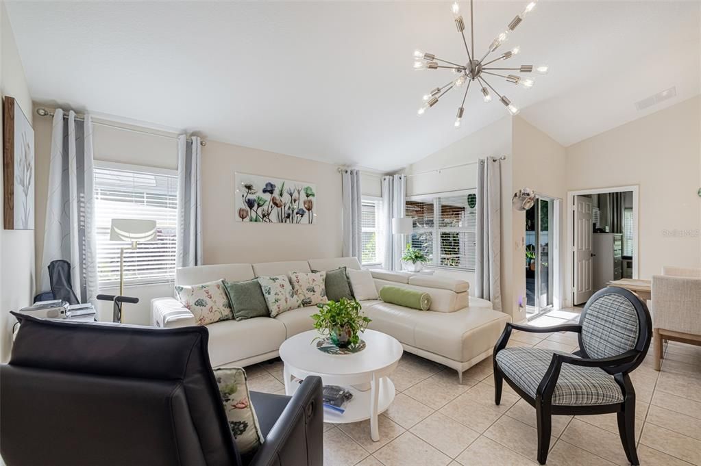 For Sale: $299,000 (2 beds, 2 baths, 1525 Square Feet)