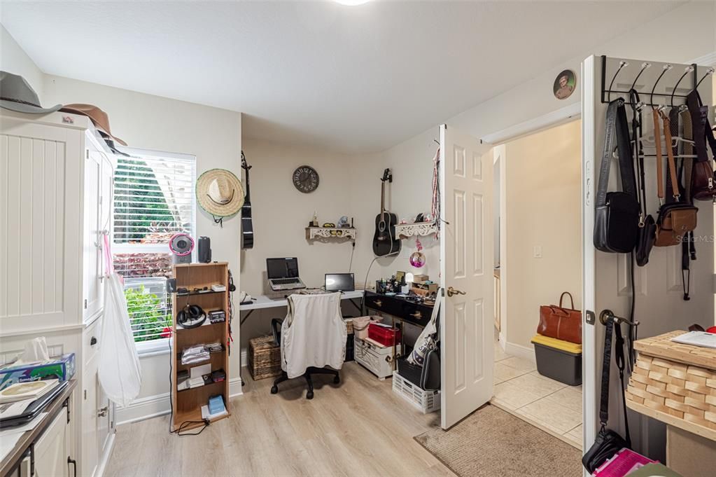 For Sale: $299,000 (2 beds, 2 baths, 1525 Square Feet)
