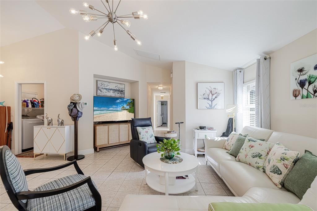 For Sale: $299,000 (2 beds, 2 baths, 1525 Square Feet)