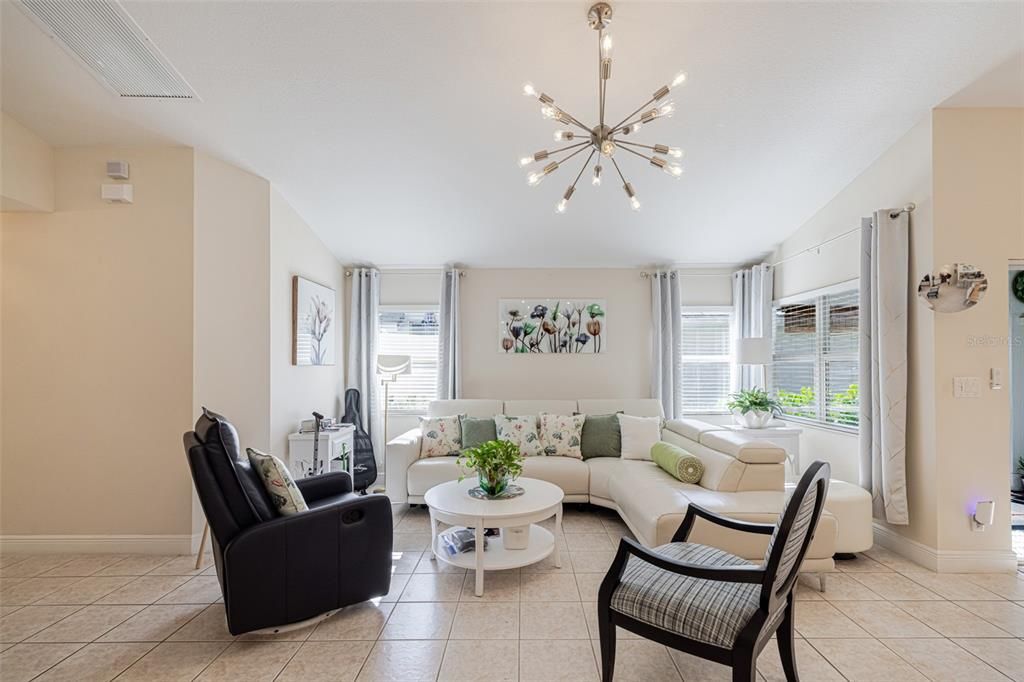 For Sale: $299,000 (2 beds, 2 baths, 1525 Square Feet)