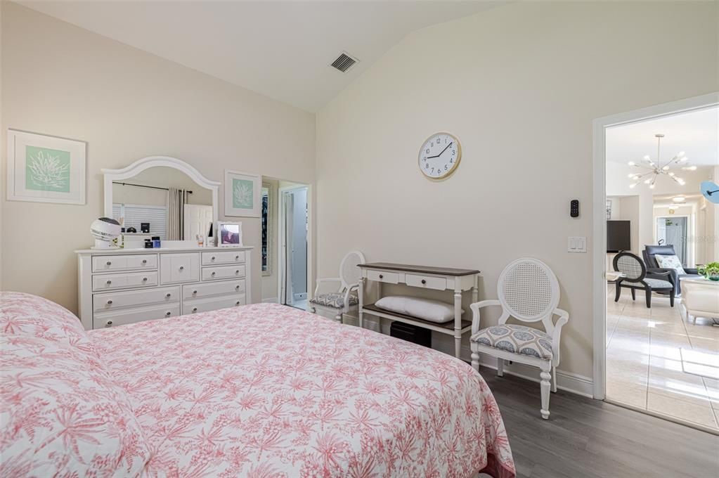 For Sale: $299,000 (2 beds, 2 baths, 1525 Square Feet)