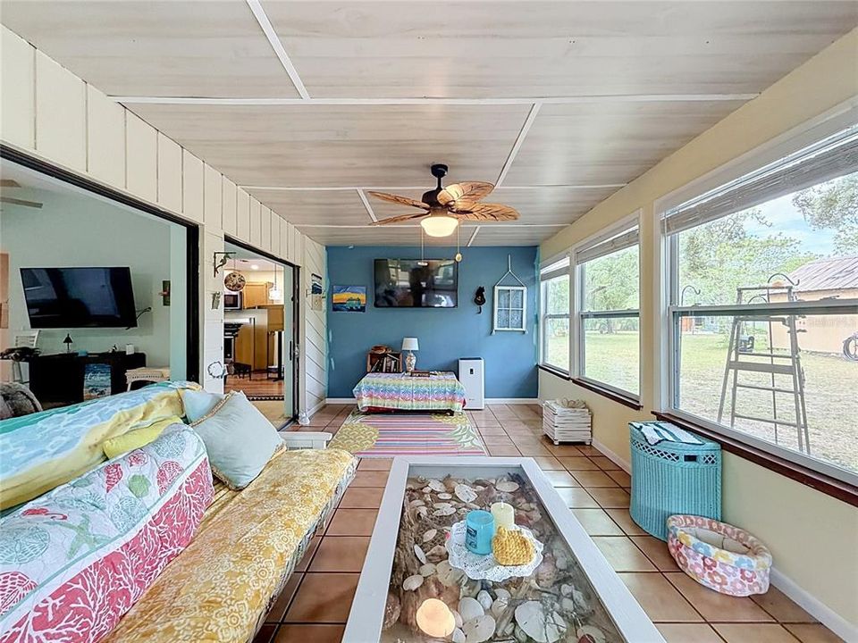 For Sale: $299,900 (2 beds, 2 baths, 1728 Square Feet)