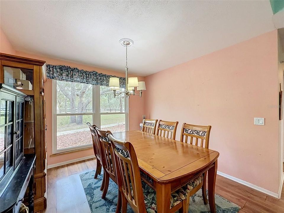 For Sale: $299,900 (2 beds, 2 baths, 1728 Square Feet)