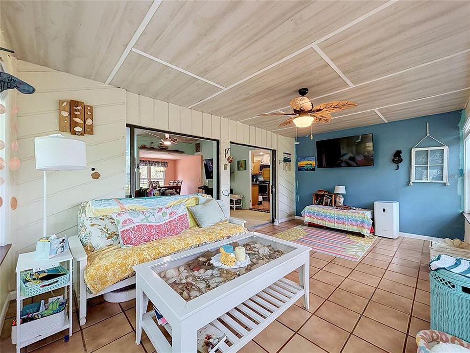For Sale: $299,900 (2 beds, 2 baths, 1728 Square Feet)
