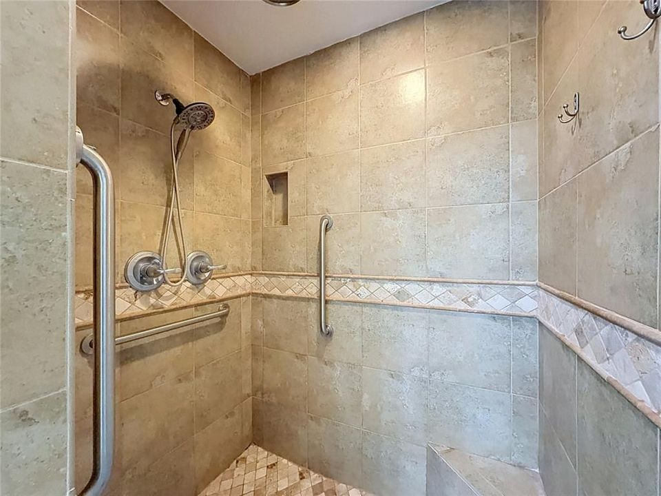 For Sale: $299,900 (2 beds, 2 baths, 1728 Square Feet)