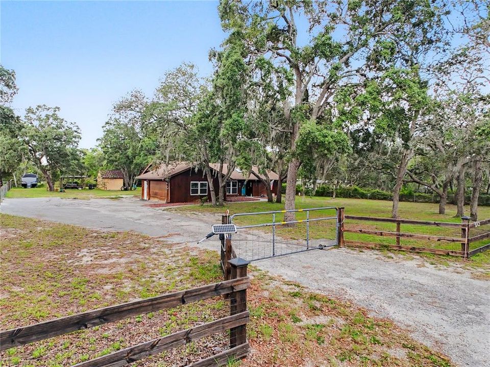 For Sale: $299,900 (2 beds, 2 baths, 1728 Square Feet)