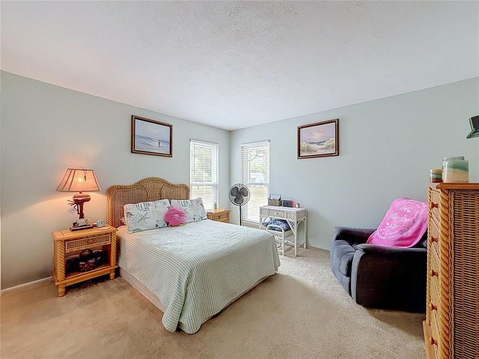 For Sale: $299,900 (2 beds, 2 baths, 1728 Square Feet)