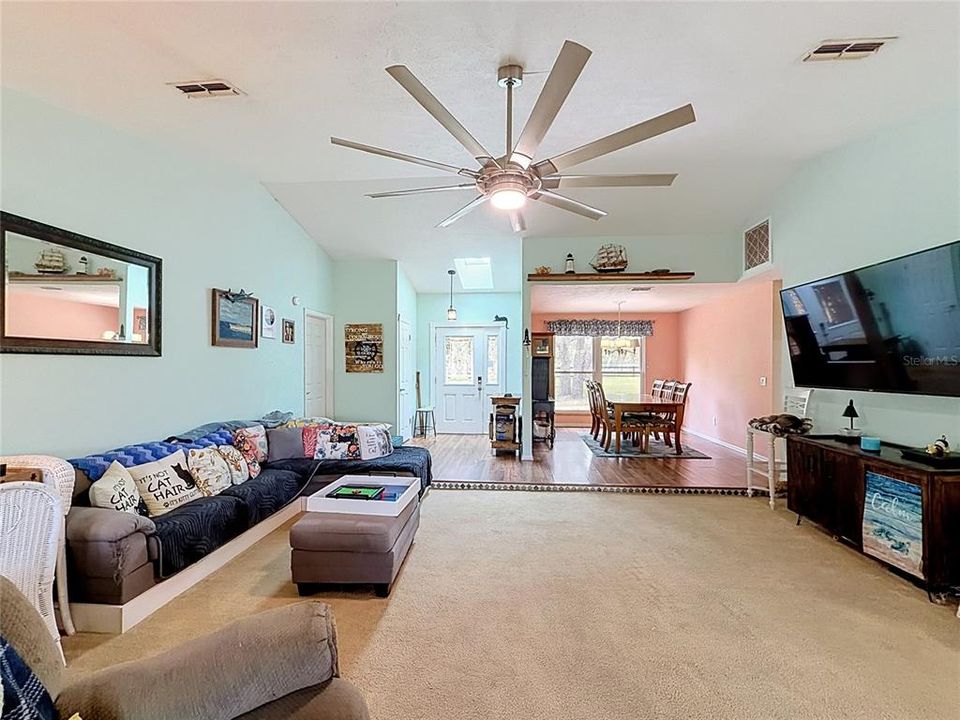 For Sale: $299,900 (2 beds, 2 baths, 1728 Square Feet)