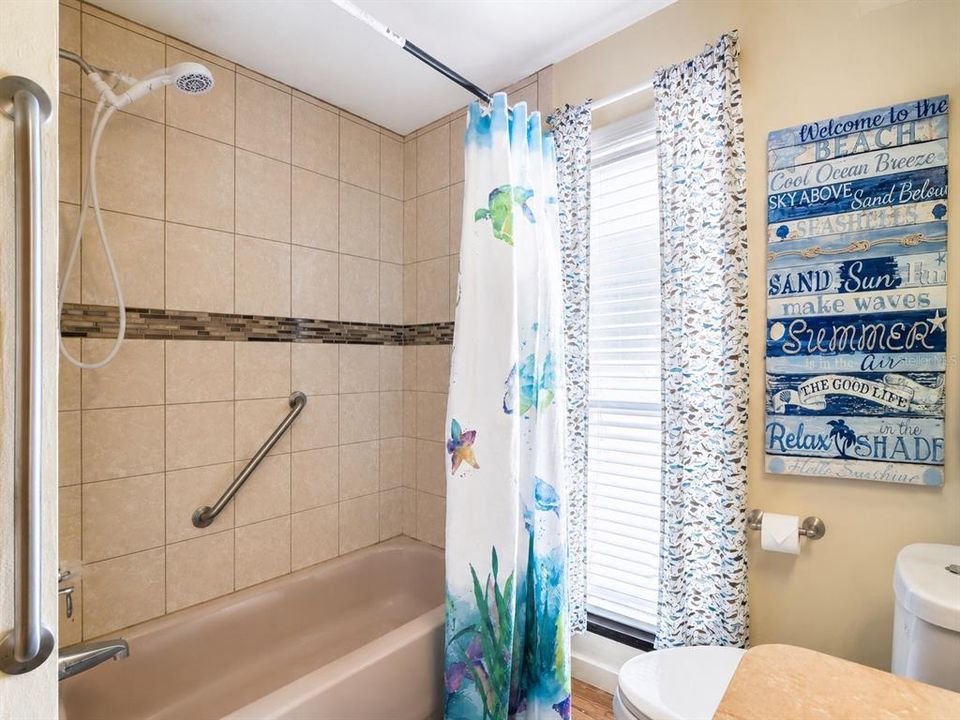 For Sale: $299,900 (2 beds, 2 baths, 1728 Square Feet)