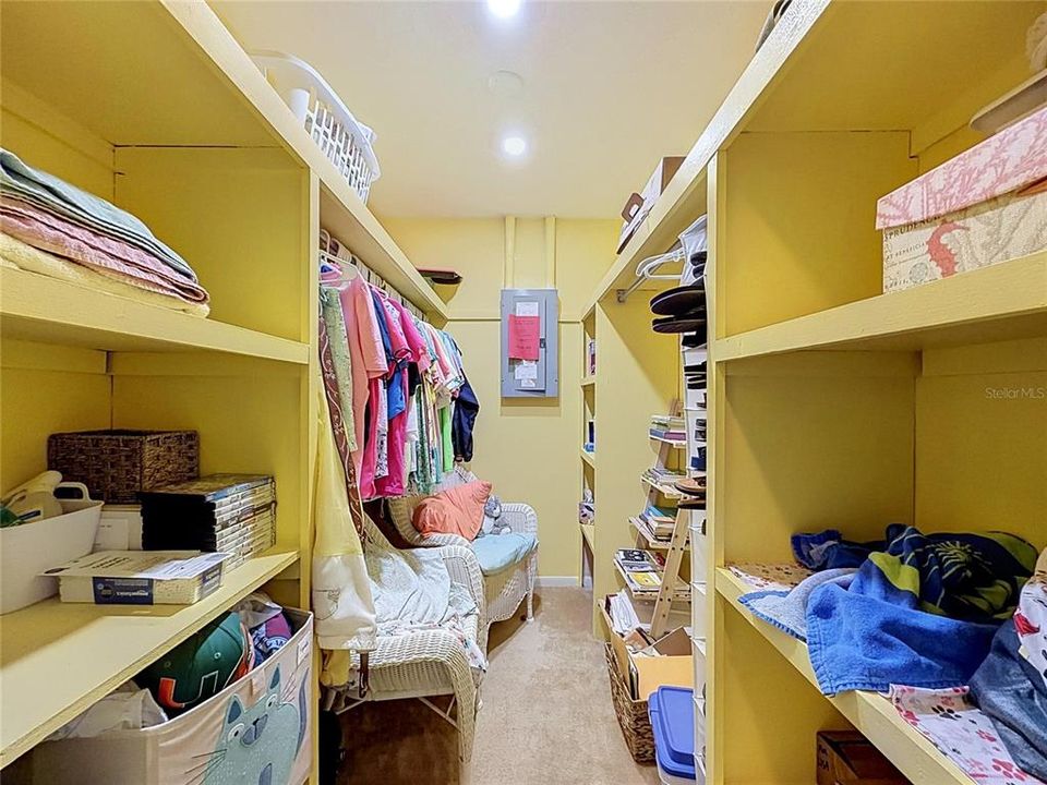 For Sale: $299,900 (2 beds, 2 baths, 1728 Square Feet)