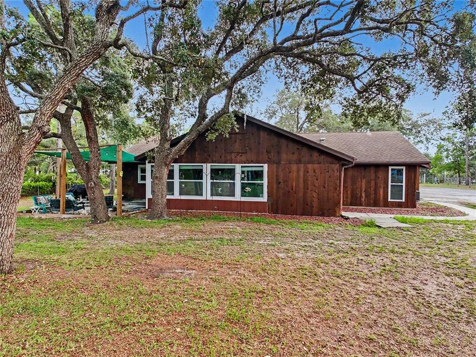 For Sale: $299,900 (2 beds, 2 baths, 1728 Square Feet)