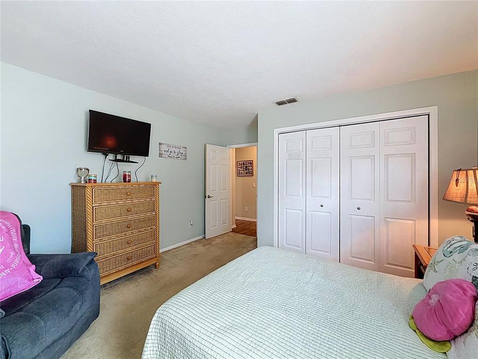 For Sale: $299,900 (2 beds, 2 baths, 1728 Square Feet)