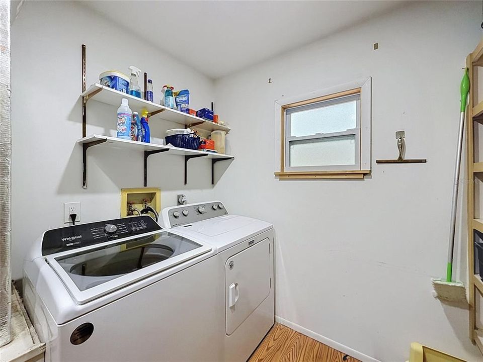 For Sale: $299,900 (2 beds, 2 baths, 1728 Square Feet)