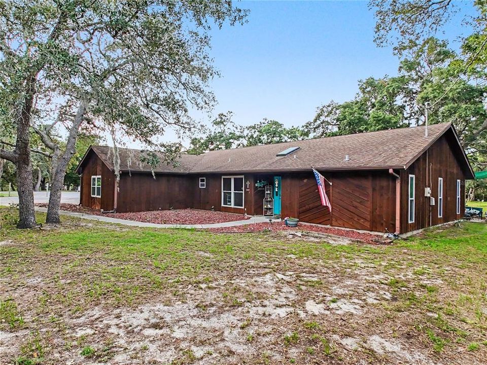 For Sale: $299,900 (2 beds, 2 baths, 1728 Square Feet)