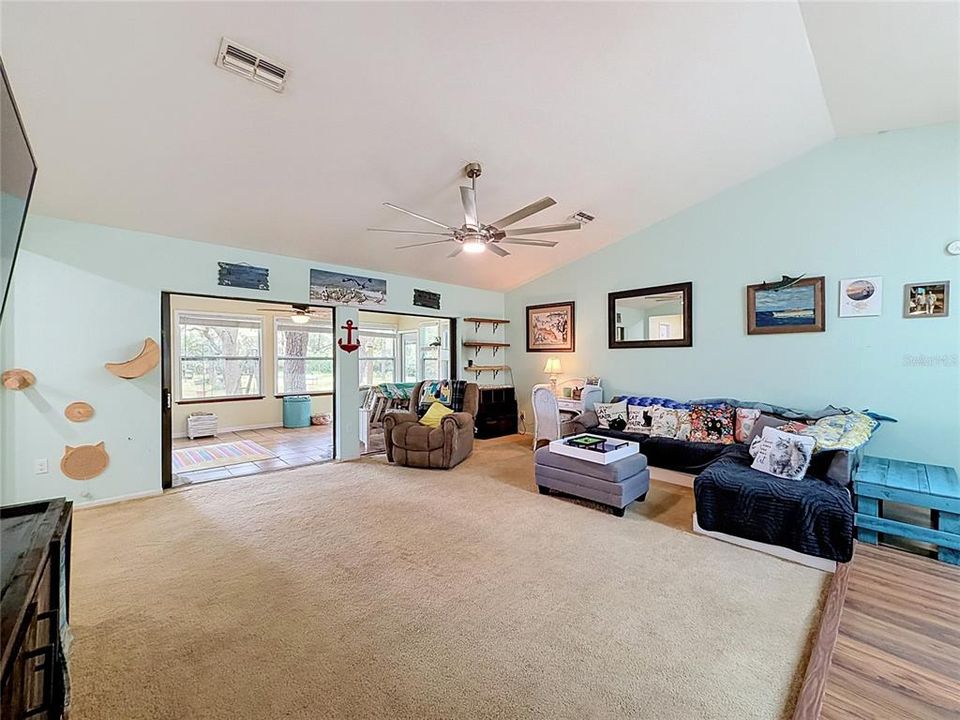 For Sale: $299,900 (2 beds, 2 baths, 1728 Square Feet)