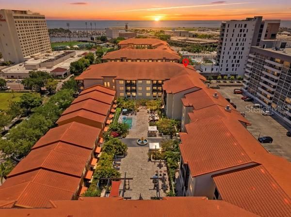 En Venta: $564,900 (2 camas, 2 baños, 1170 Pies cuadrados)