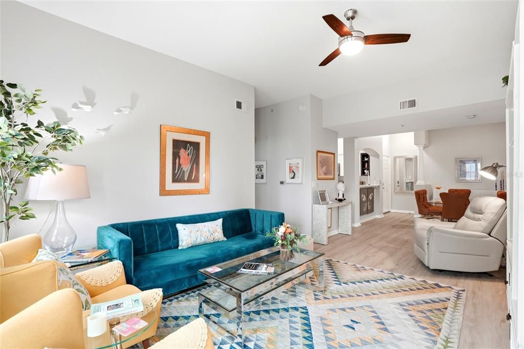 En Venta: $564,900 (2 camas, 2 baños, 1170 Pies cuadrados)