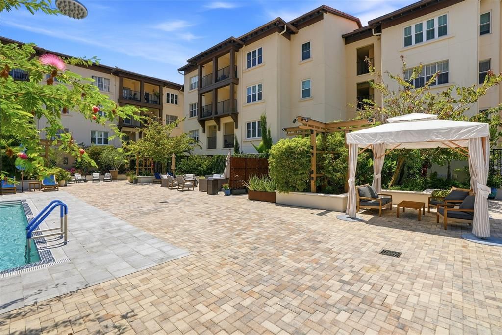 En Venta: $564,900 (2 camas, 2 baños, 1170 Pies cuadrados)