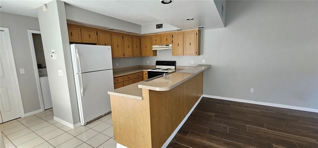 For Rent: $1,875 (2 beds, 1 baths, 1218 Square Feet)