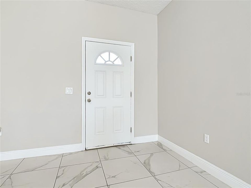 For Sale: $325,000 (4 beds, 2 baths, 1828 Square Feet)