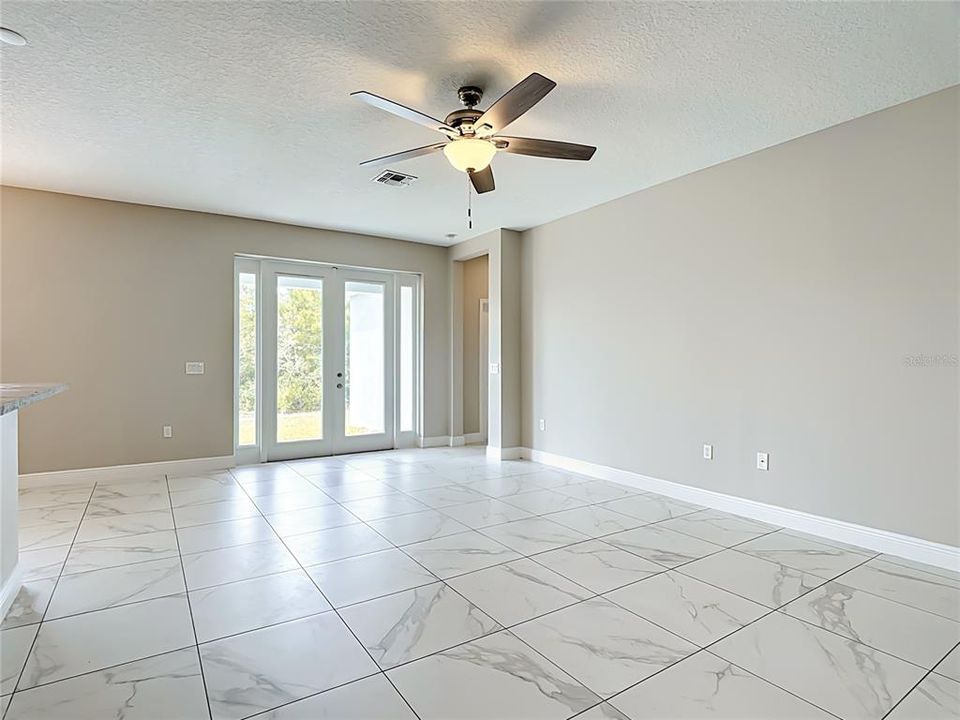 For Sale: $325,000 (4 beds, 2 baths, 1828 Square Feet)
