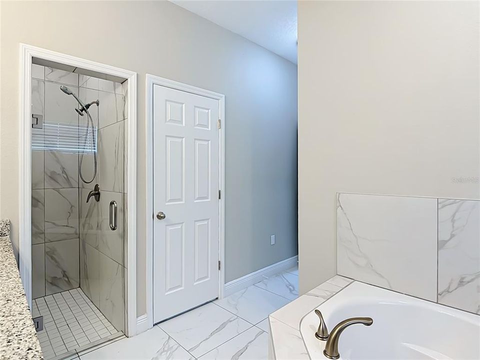 For Sale: $325,000 (4 beds, 2 baths, 1828 Square Feet)