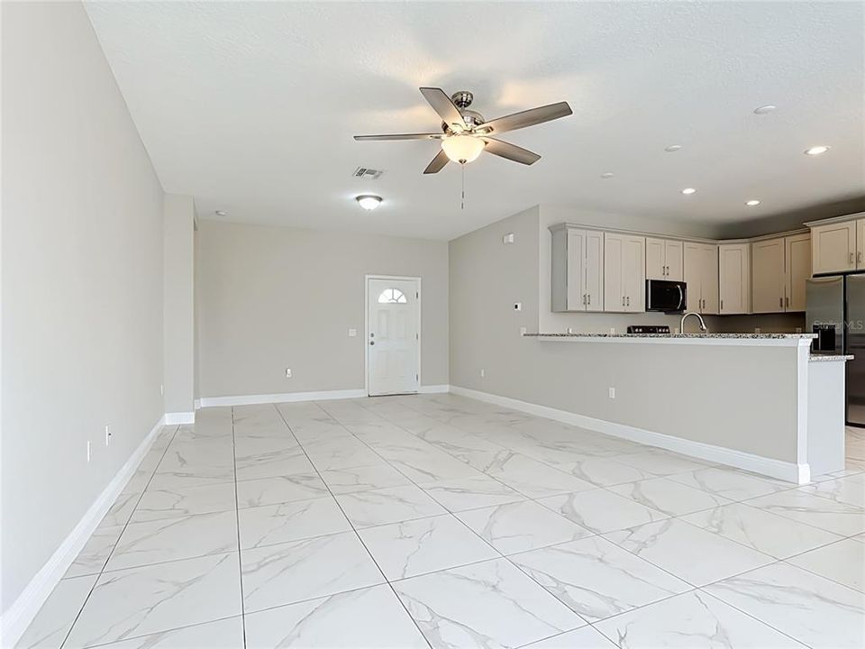 For Sale: $325,000 (4 beds, 2 baths, 1828 Square Feet)