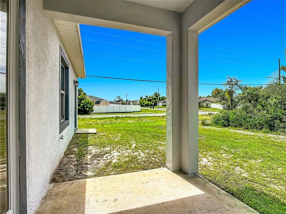 For Sale: $325,000 (4 beds, 2 baths, 1828 Square Feet)