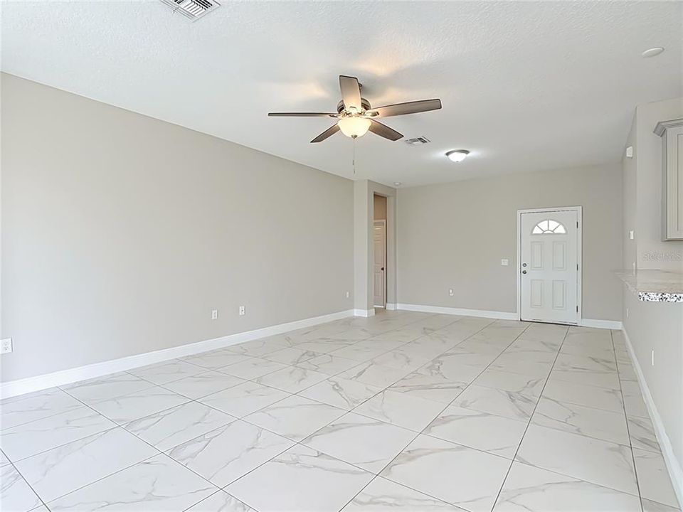 For Sale: $325,000 (4 beds, 2 baths, 1828 Square Feet)