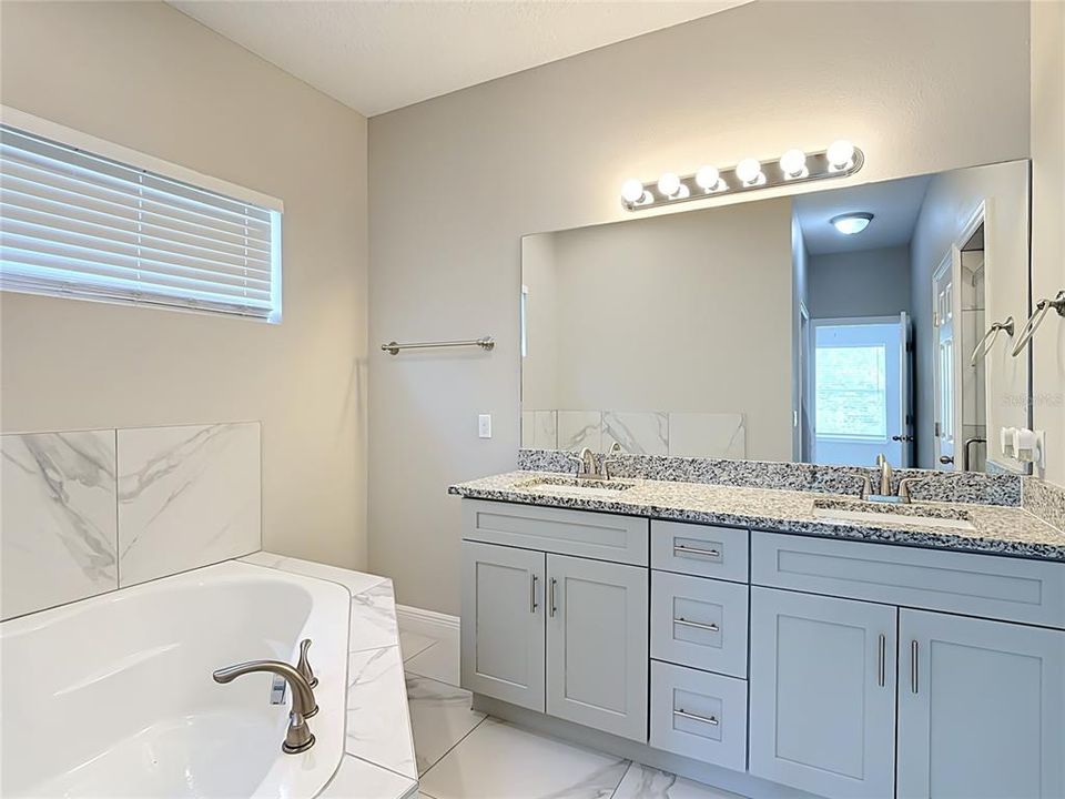 For Sale: $325,000 (4 beds, 2 baths, 1828 Square Feet)