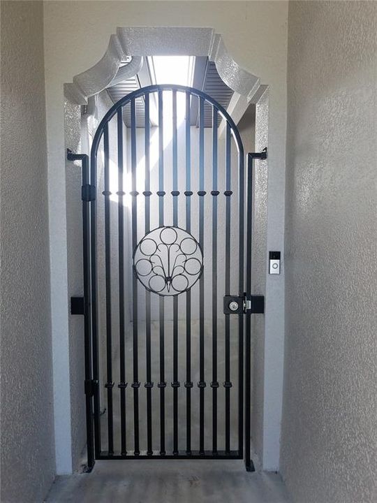 For Rent: $1,900 (3 beds, 2 baths, 1740 Square Feet)