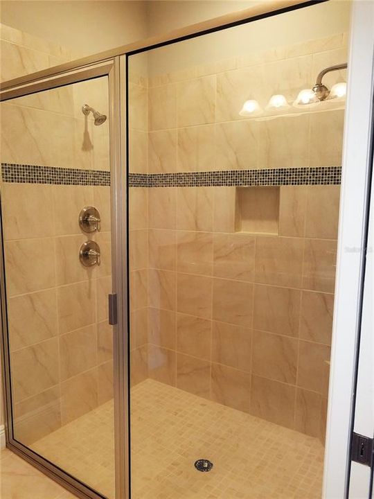 For Rent: $1,900 (3 beds, 2 baths, 1740 Square Feet)