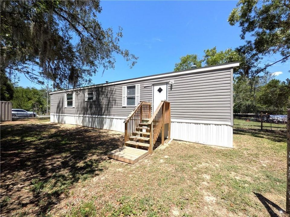 For Sale: $123,000 (2 beds, 2 baths, 896 Square Feet)
