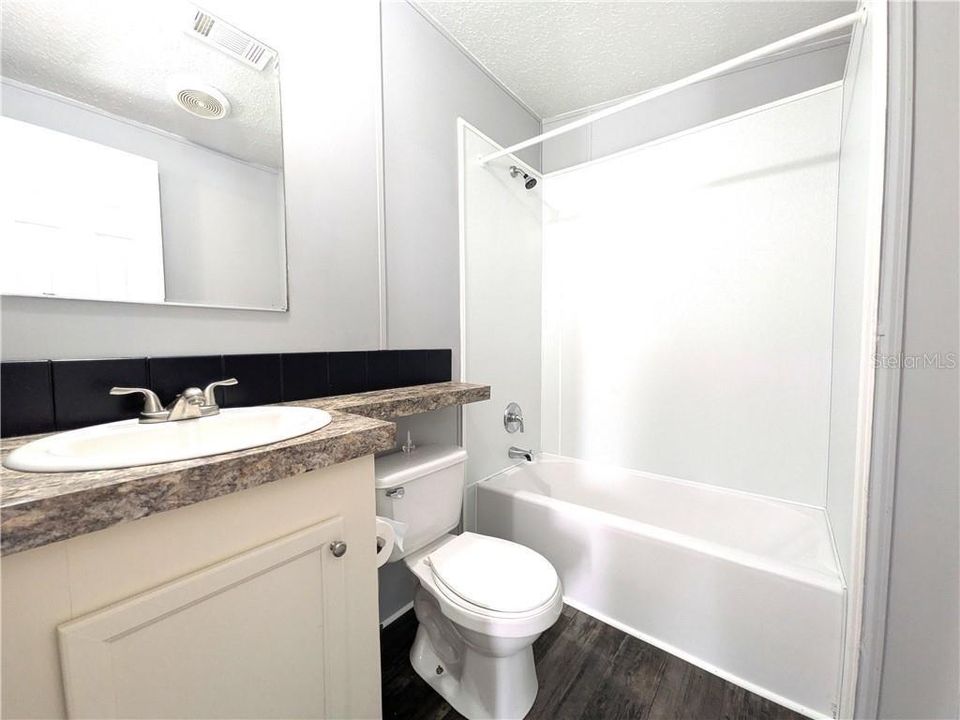 For Sale: $123,000 (2 beds, 2 baths, 896 Square Feet)