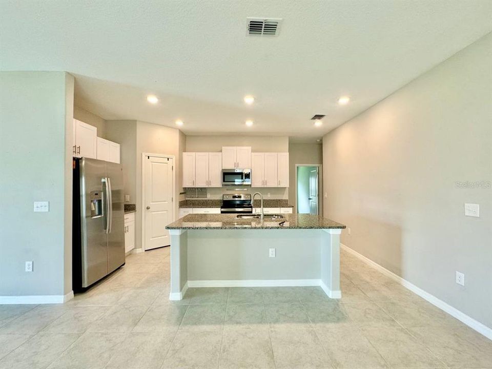 For Rent: $2,200 (4 beds, 2 baths, 1841 Square Feet)