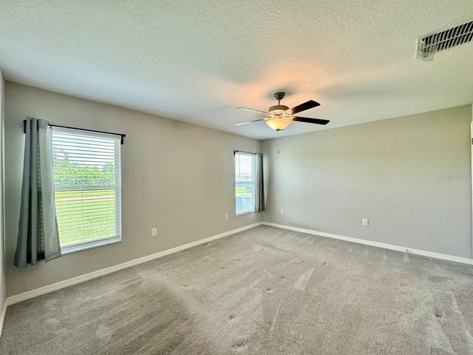 For Rent: $2,200 (4 beds, 2 baths, 1841 Square Feet)