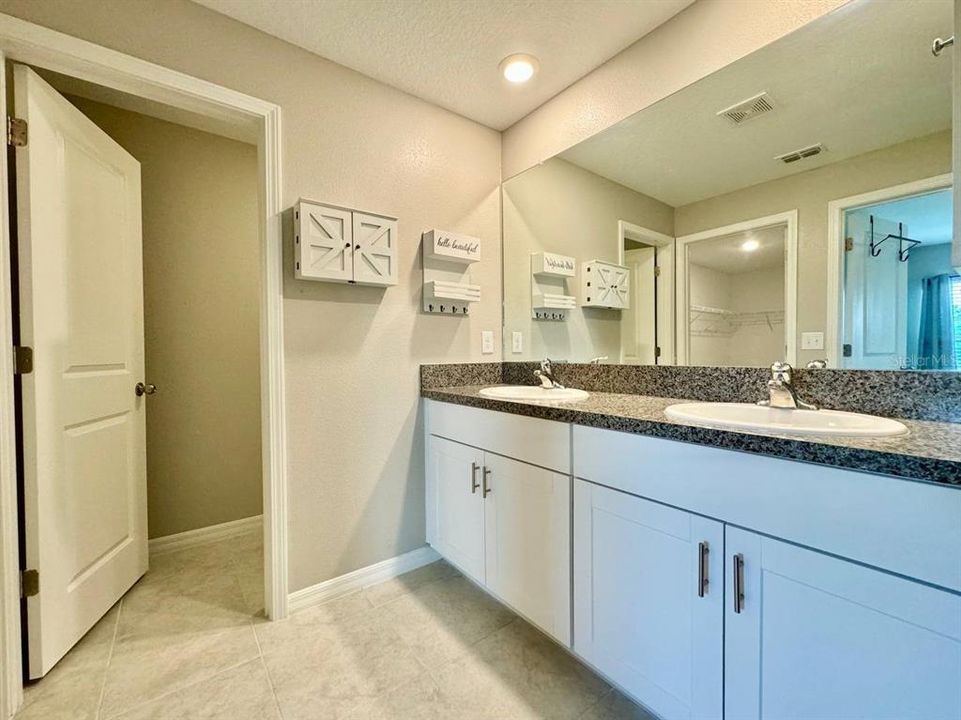 For Rent: $2,200 (4 beds, 2 baths, 1841 Square Feet)