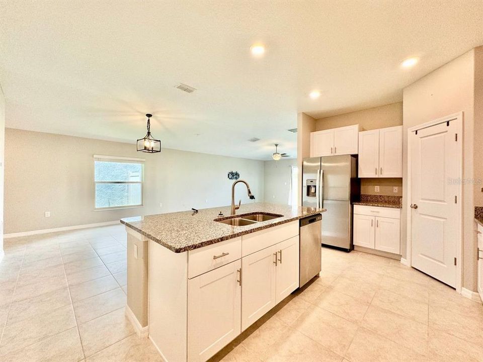 For Rent: $2,200 (4 beds, 2 baths, 1841 Square Feet)