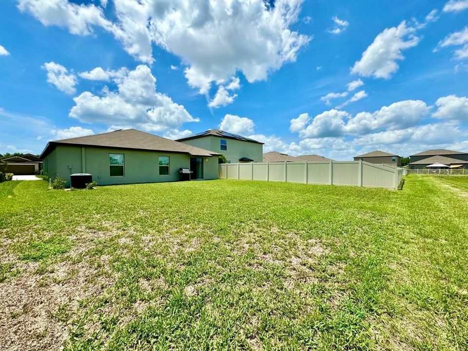 For Rent: $2,200 (4 beds, 2 baths, 1841 Square Feet)
