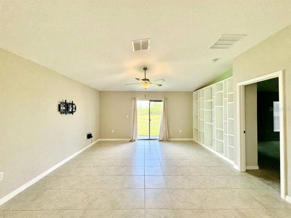 For Rent: $2,200 (4 beds, 2 baths, 1841 Square Feet)