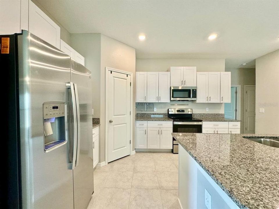 For Rent: $2,200 (4 beds, 2 baths, 1841 Square Feet)