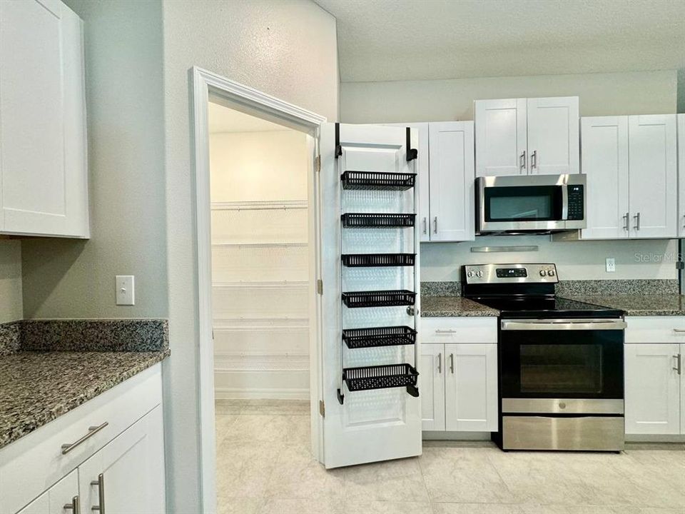 For Rent: $2,200 (4 beds, 2 baths, 1841 Square Feet)