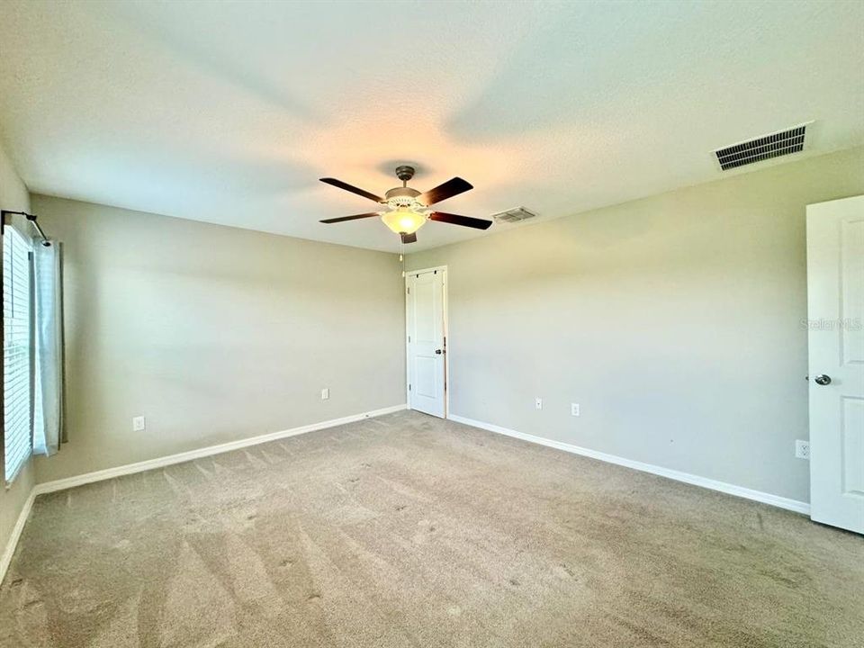 For Rent: $2,200 (4 beds, 2 baths, 1841 Square Feet)