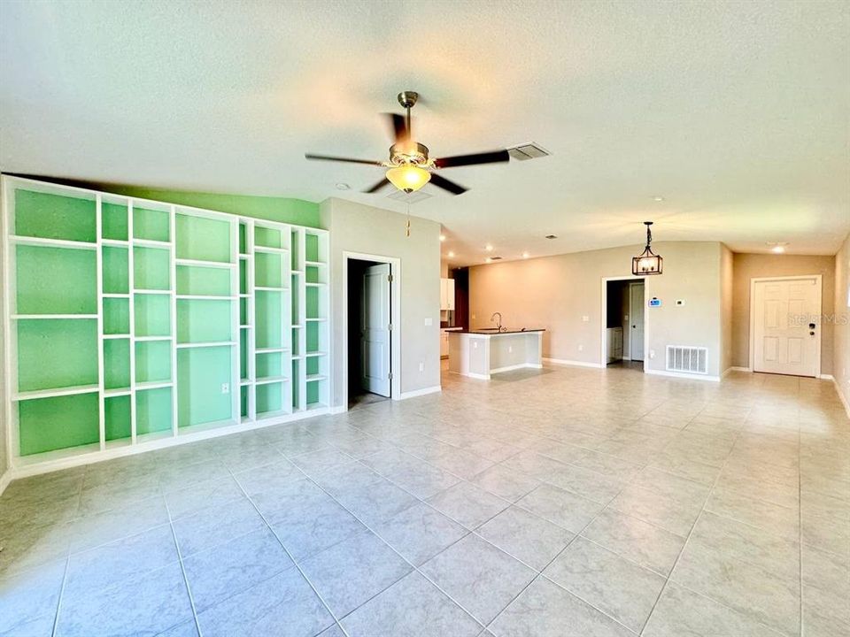 For Rent: $2,200 (4 beds, 2 baths, 1841 Square Feet)