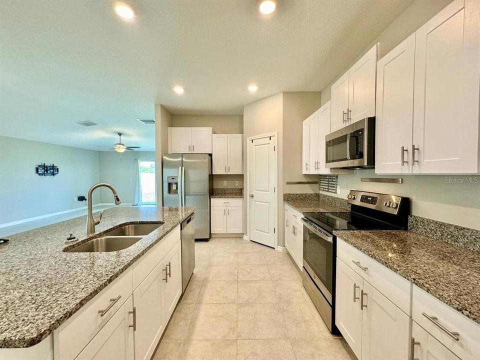 For Rent: $2,200 (4 beds, 2 baths, 1841 Square Feet)